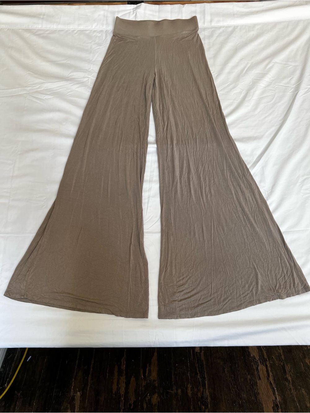 Wide-Leg Comfort Pants in Taupe